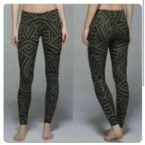Lululemon Athletic Wunder Under Chevron Aztec Print Green & Black Leggings